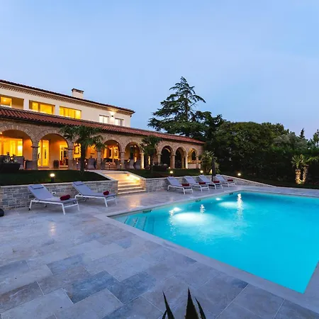 Luxury Lionea In For 10 People With Sea View & Private Pool * 포레치