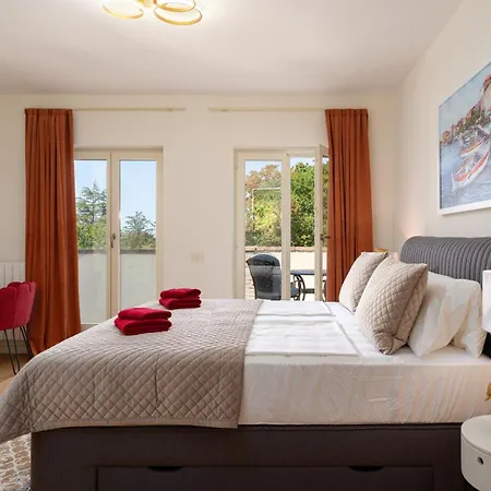 Luxury Lionea In For 10 People With Sea View & Private Pool