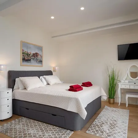 Luxury Lionea In For 10 People With Sea View & Private Pool * 포레치