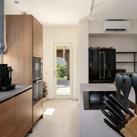 Luxury Lionea In For 10 People With Sea View & Private Pool 포레치