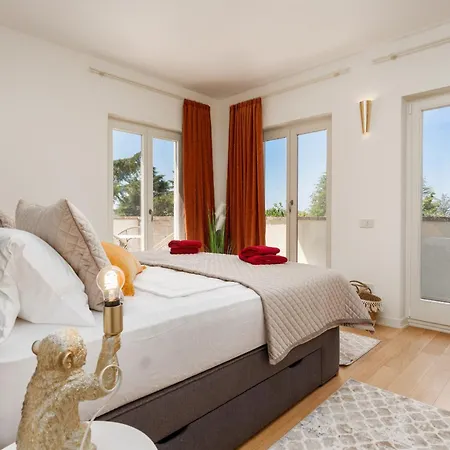 Luxury Lionea In For 10 People With Sea View & Private Pool 포레치