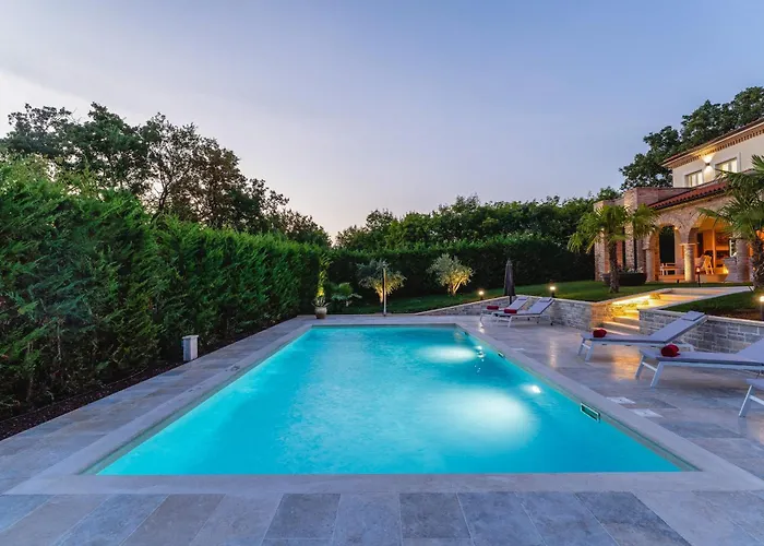 Luxury Lionea In For 10 People With Sea View & Private Pool Villa *