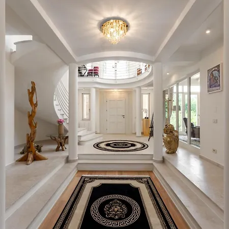 Luxury Lionea In For 10 People With Sea View & Private Pool *