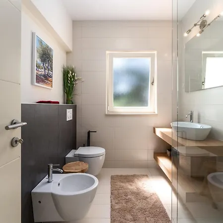 Luxury Lionea In For 10 People With Sea View & Private Pool וילה