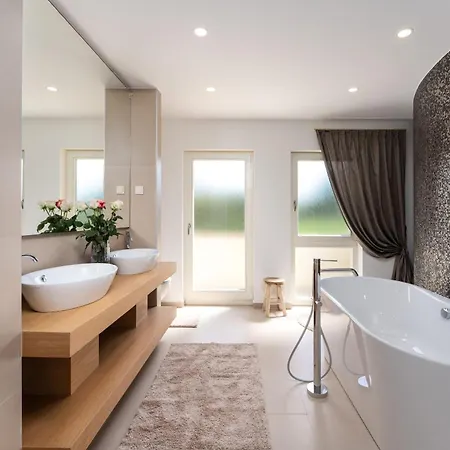 Luxury Lionea In For 10 People With Sea View & Private Pool بوريتش