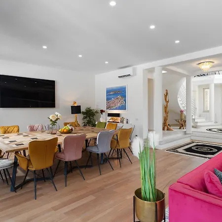 Luxury Lionea In For 10 People With Sea View & Private Pool فيلة