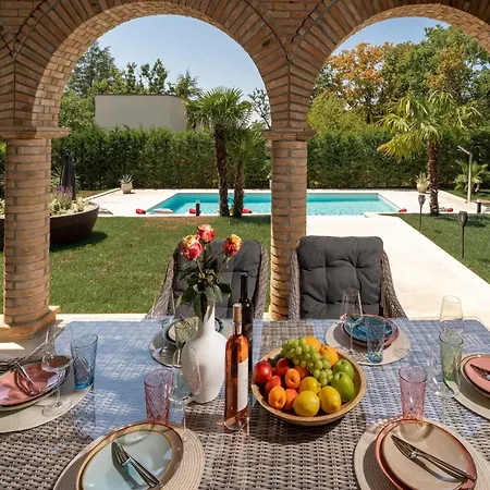 Luxury Lionea In For 10 People With Sea View & Private Pool فيلة *