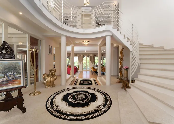 Luxury Lionea In For 10 People With Sea View & Private Pool