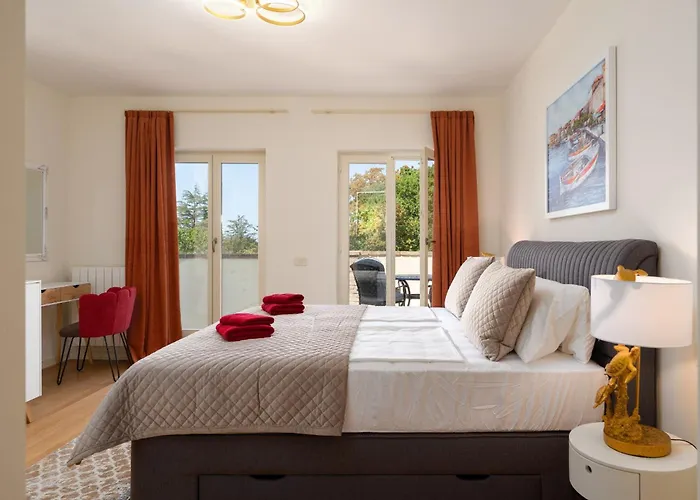 Luxury Lionea In For 10 People With Sea View & Private Pool