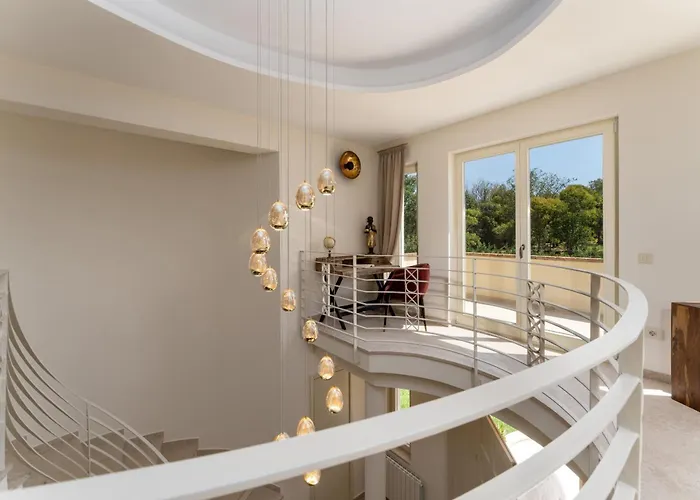 Luxury Lionea In For 10 People With Sea View & Private Pool Villa *
