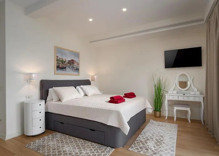Luxury Lionea In For 10 People With Sea View & Private Pool * Porec