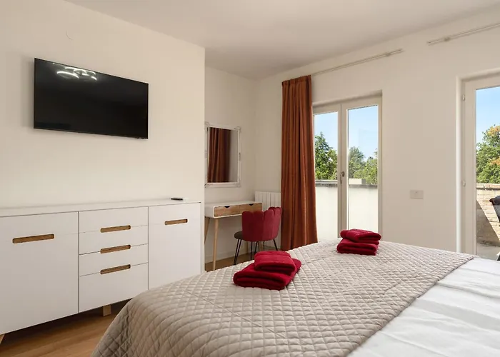 Luxury Lionea In For 10 People With Sea View & Private Pool *