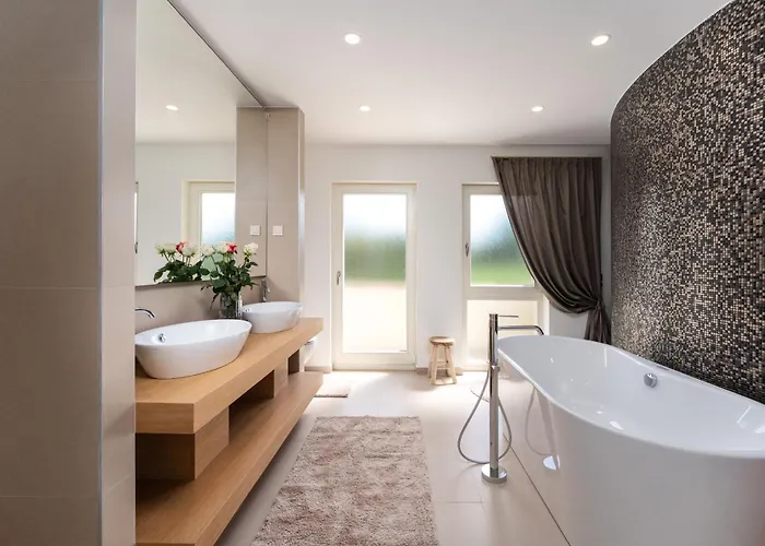 Luxury Lionea In For 10 People With Sea View & Private Pool Porec