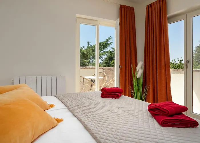 Luxury Lionea In For 10 People With Sea View & Private Pool *