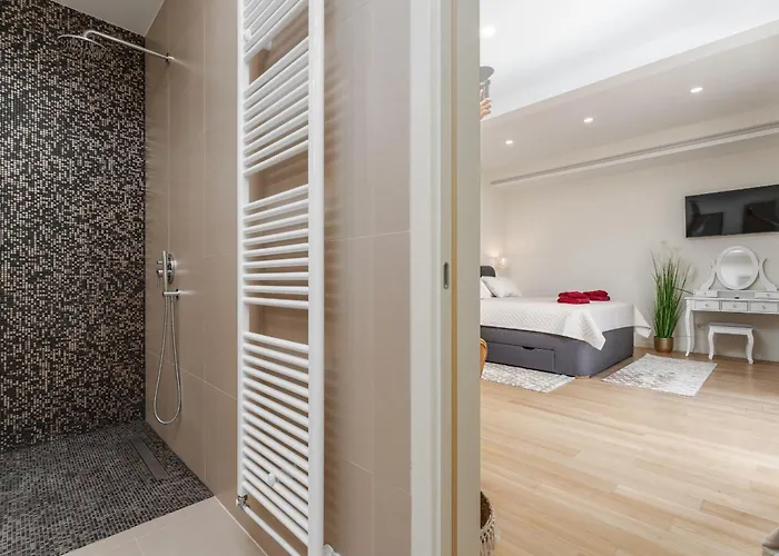 Luxury Lionea In For 10 People With Sea View & Private Pool *