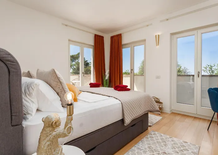 Luxury Lionea In For 10 People With Sea View & Private Pool Porec