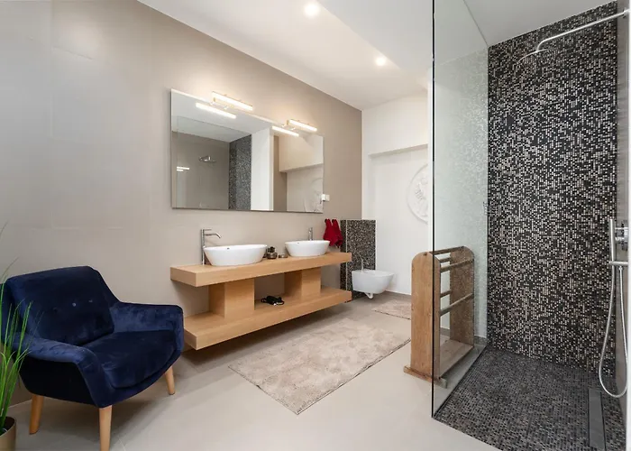 Luxury Lionea In For 10 People With Sea View & Private Pool Villa *