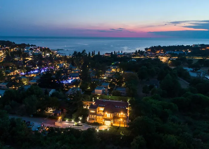 Luxury Lionea In For 10 People With Sea View & Private Pool Villa