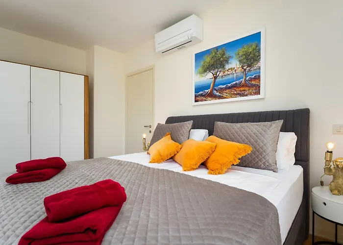 Vila Luxury Lionea In For 10 People With Sea View & Private Pool